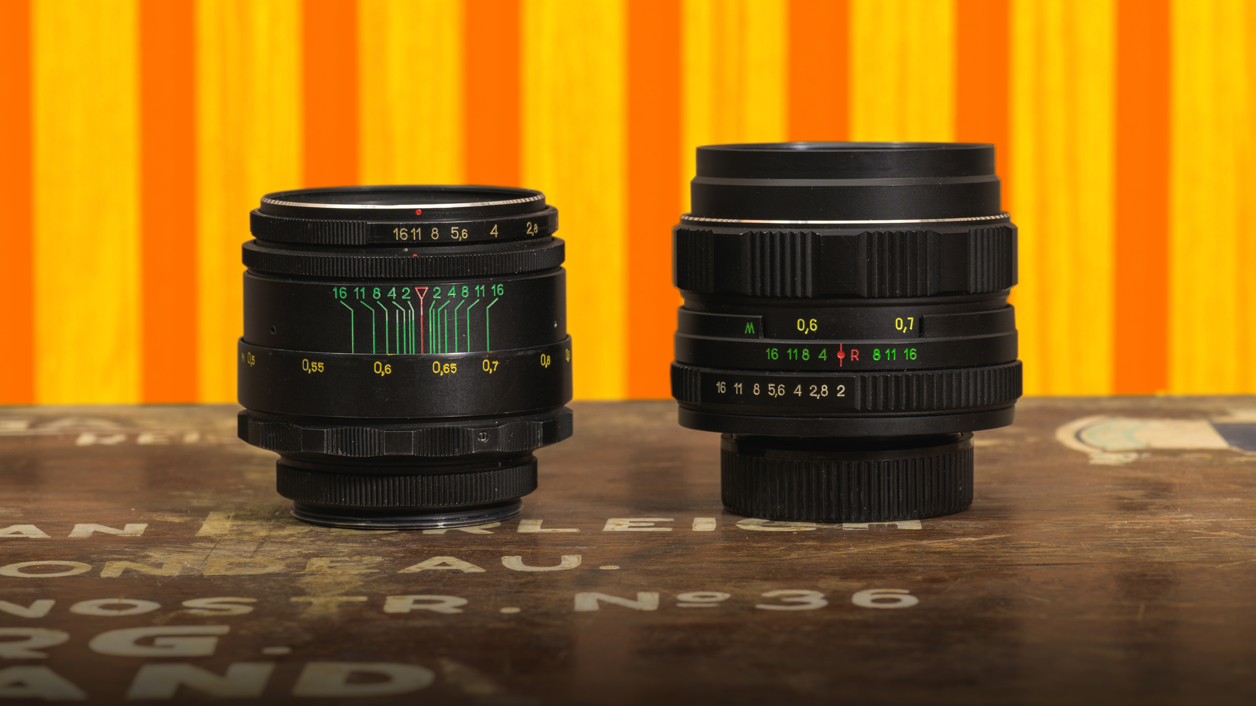 Van links naar rechts: een KMZ Helios 44-2, een Valdai Helios 44M-4.